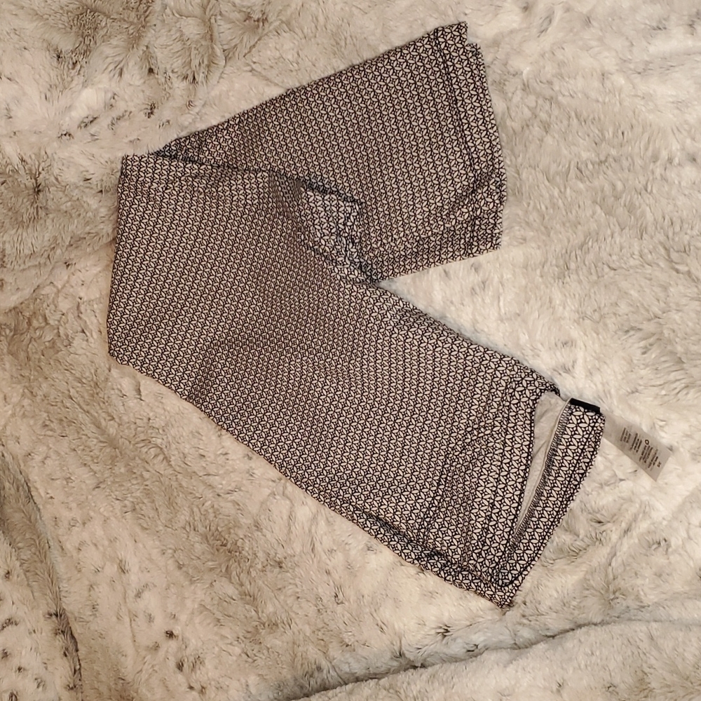 Navy and white pattern ankle pant